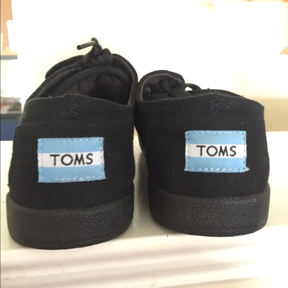Women’s Black Toms NEW w/ black laces